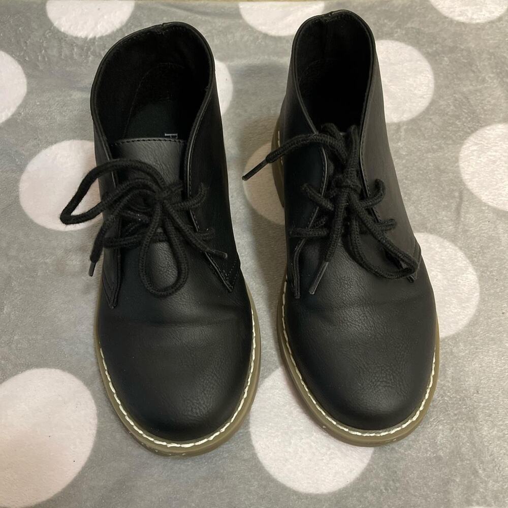 The Children's Place youth size 2 boys lace-up ankle boot